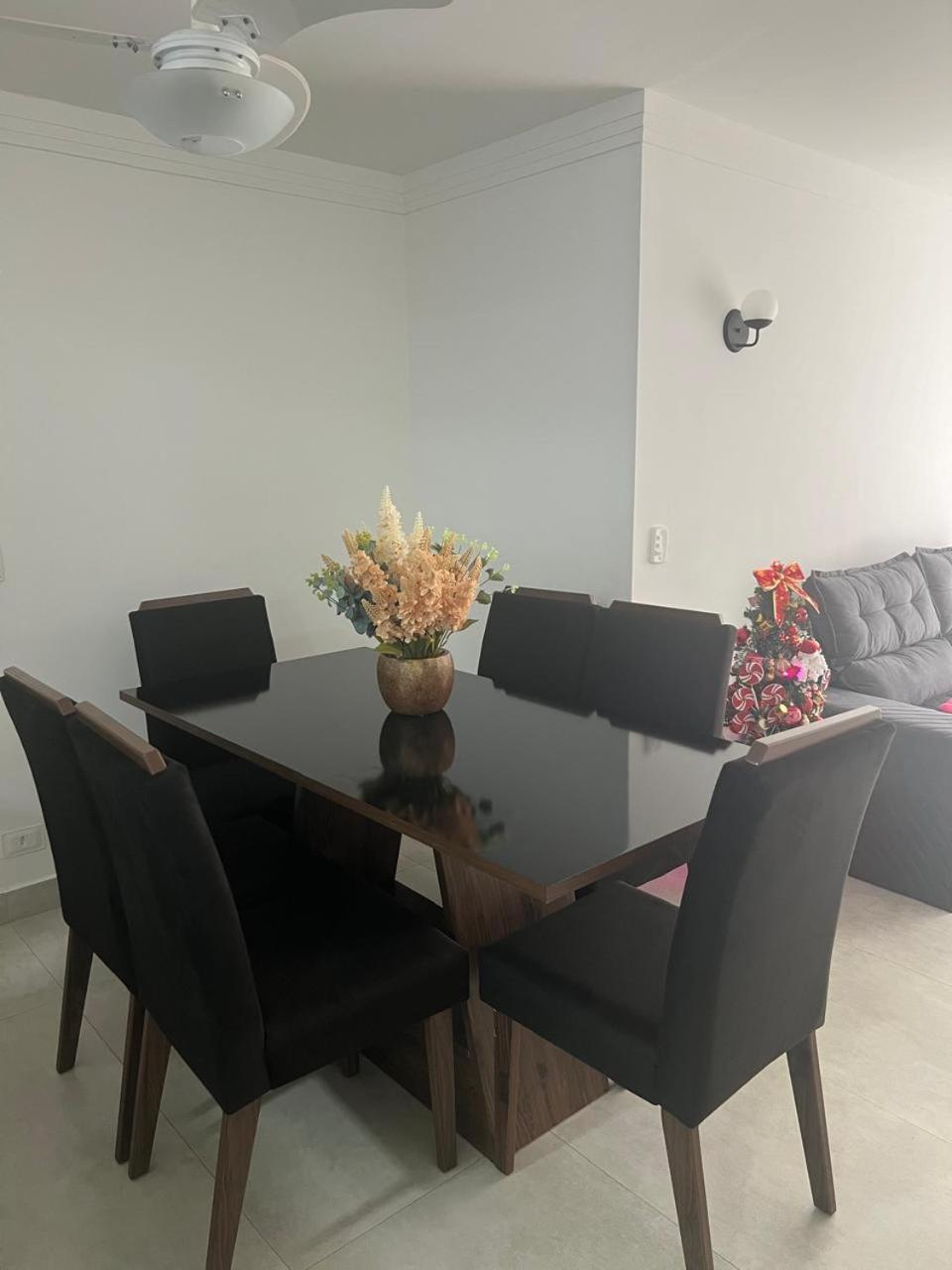 Beleza De Apartamento 300 Metros Da Praia غوارويا المظهر الخارجي الصورة