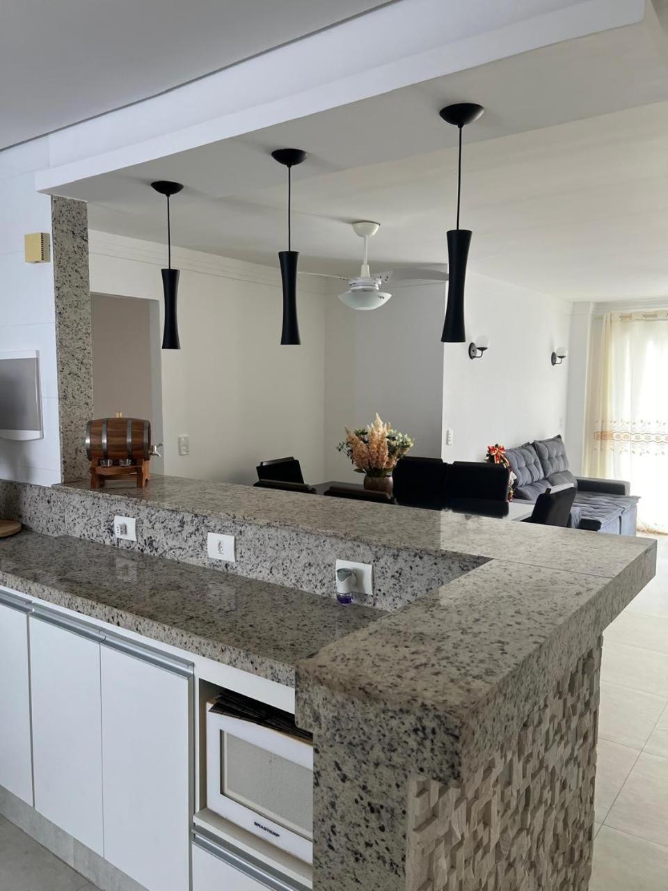 Beleza De Apartamento 300 Metros Da Praia غوارويا المظهر الخارجي الصورة
